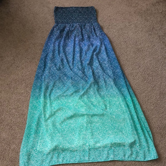 Old Navy Dresses & Skirts - Strapless ombré dress